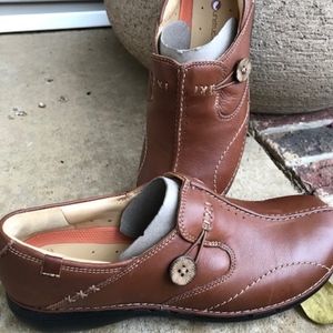 Clarks new shoes size 8.5 never worn w/box /recep
